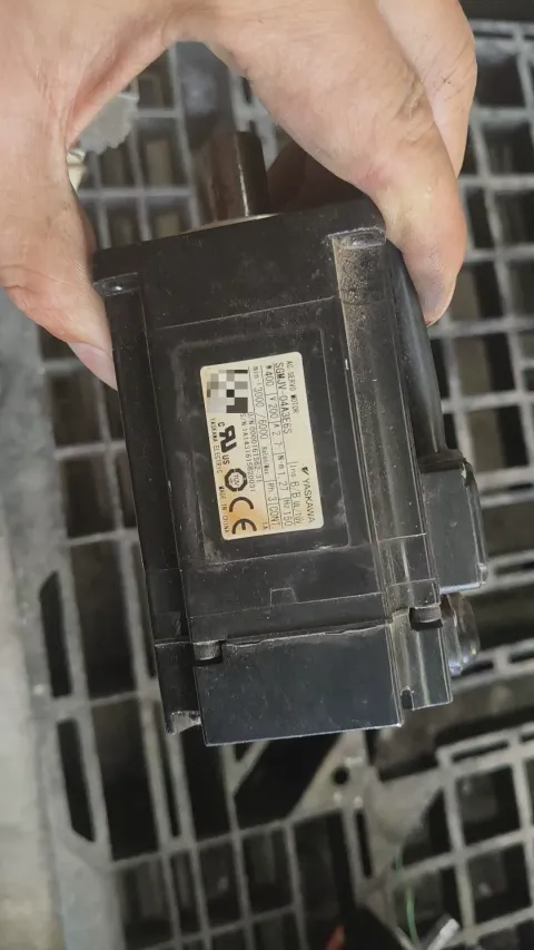 Yaskawa SGMJV-04A3E6S Motor & Drive Component product photo 3