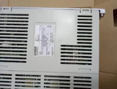 Mitsubishi Electric MR-J2S-40A-PF Motor & Drive Component — product photo 3 of 7