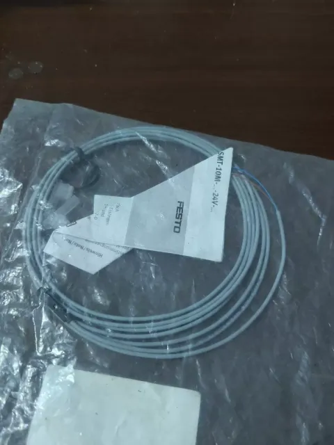 Festo SMT-10M-PS-24V-E-0.3-L-M8D Industrial Sensor product photo 2