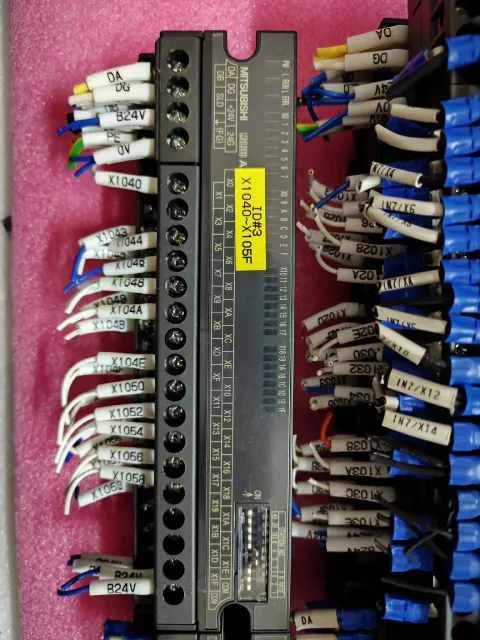 Mitsubishi Electric AJ65SBTB1-32D I/O Module — product photo 46 of 50