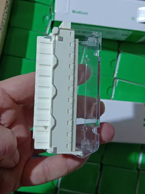 Schneider Electric BMXFTB2000 Industrial Automation Component — product photo 18 of 36