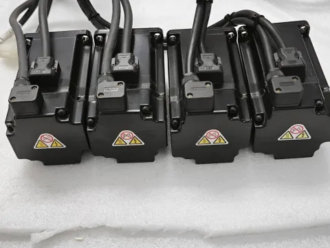 Yaskawa SGMJV-04ADA21 Motor & Drive Component — product photo 5 of 14