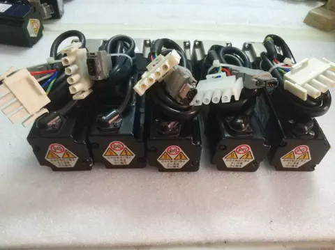 Yaskawa SGMJV-01ADB65 Motor & Drive Component product photo 6
