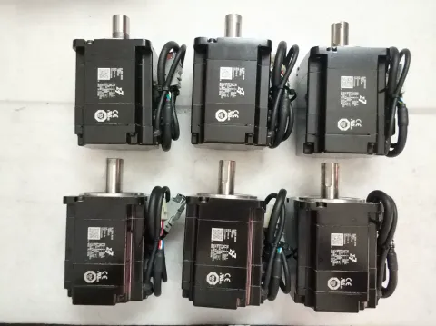 Yaskawa SGM7J-08AFC6S Motor & Drive Component product photo 2