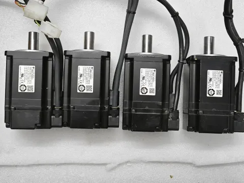 Yaskawa SGMJV-04ADA21 Motor & Drive Component — product photo 3 of 14