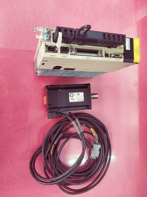 Yaskawa SGMAV-04ADA21 + SGDV-2R8A01B Motor & Drive Component product photo 2