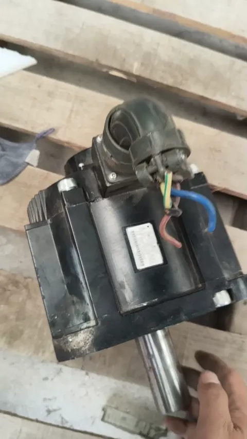 Yaskawa SGDV-330A01A002000; SGMGV-44ADC61 Motor & Drive Component product photo 1
