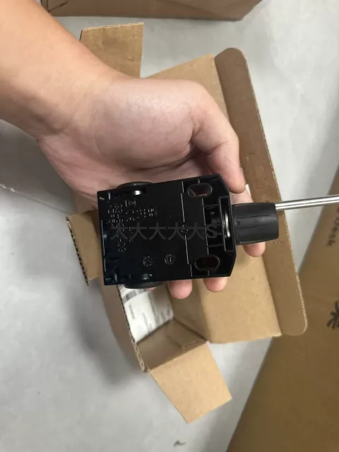 Siemens 3SE5122-0CH80 Industrial Sensor product photo 7