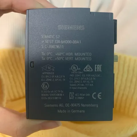 Siemens 6ES7134-6HD00-0BA1 Industrial Automation Component — product photo 6 of 10