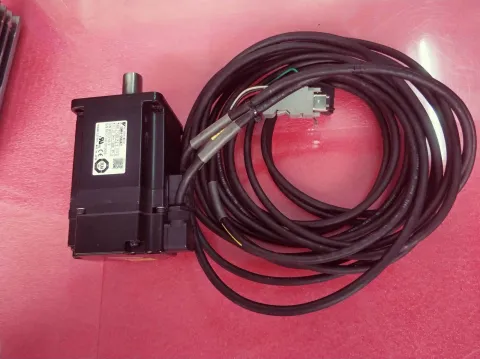 Yaskawa SGMAV-04ADA21 + SGDV-2R8A01B Motor & Drive Component product photo 3