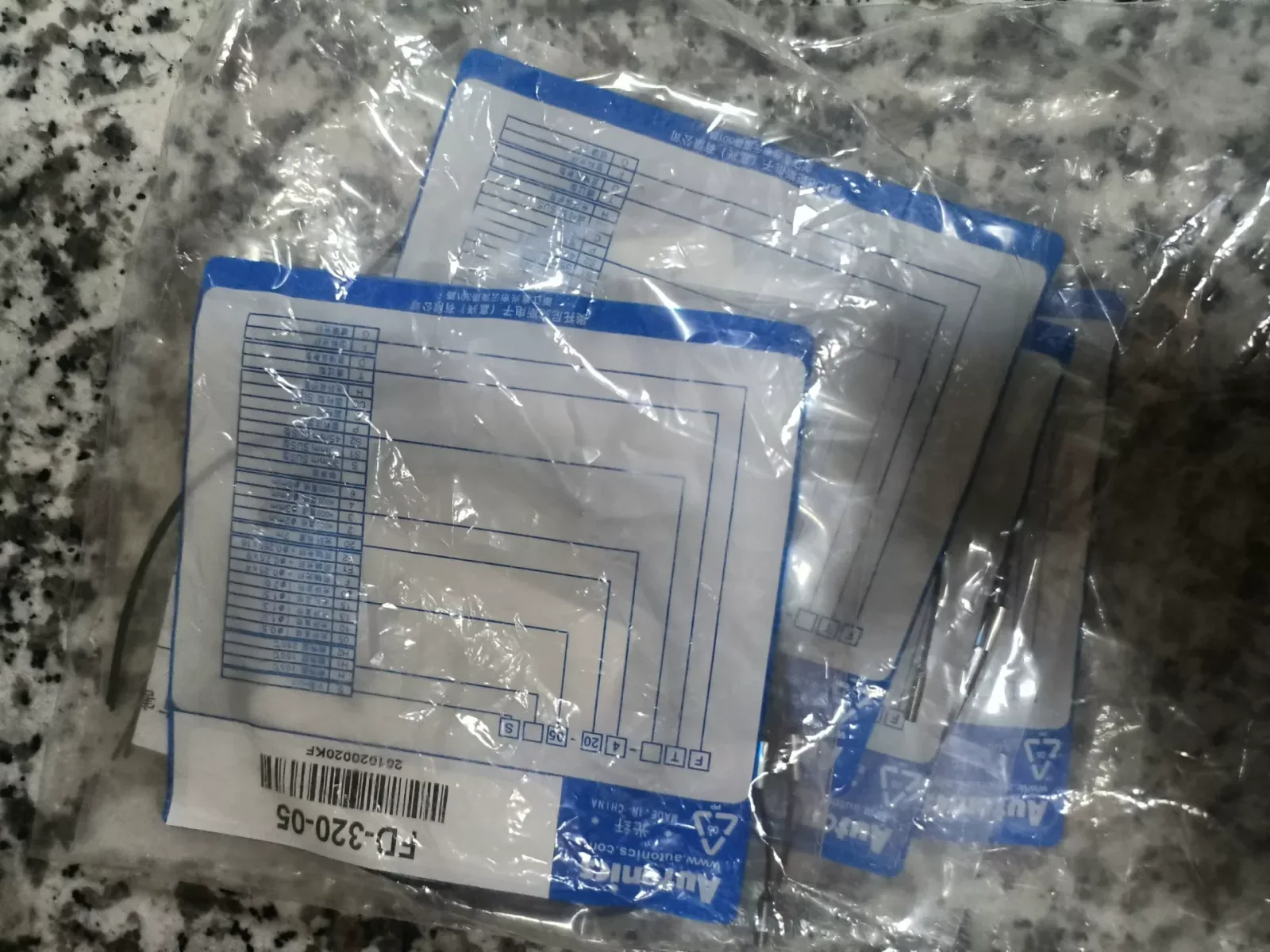 Autonics FD-320-05 Industrial Sensor product photo 1