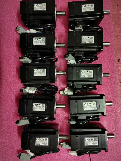 Yaskawa SGMJV-04ADE6S Motor & Drive Component — product photo 7 of 12