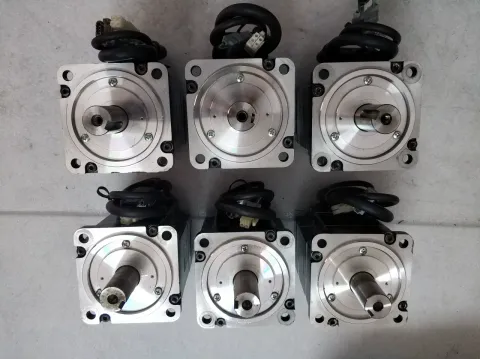 Yaskawa SGM7J-08AFC6S Motor & Drive Component product photo 4