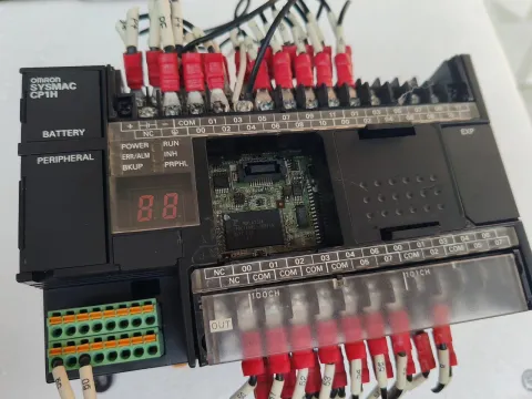 OMRON CP1H-XA40DT-D PLC Module — product photo 10 of 17