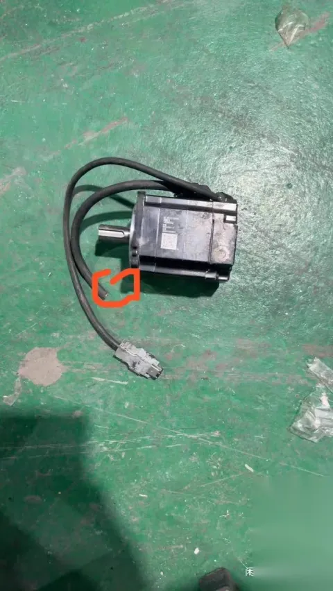 Yaskawa SGM7J-02AFC6S Motor & Drive Component product photo 3