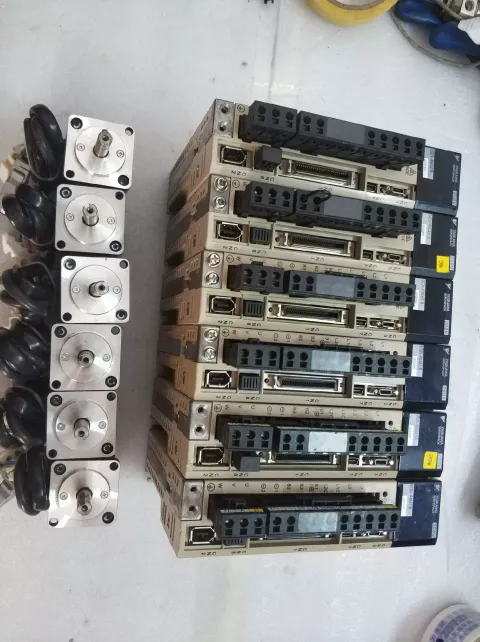 White Label SGDV-R90A01B002000 + SGMJV-01ADE6S Motor & Drive Component product photo 1