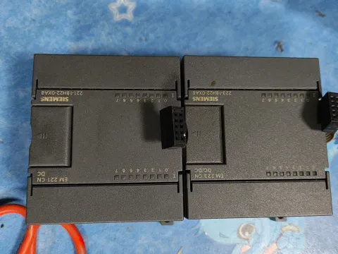 Siemens 6ES7223-1BH22-0XA8 PLC Module product photo 2