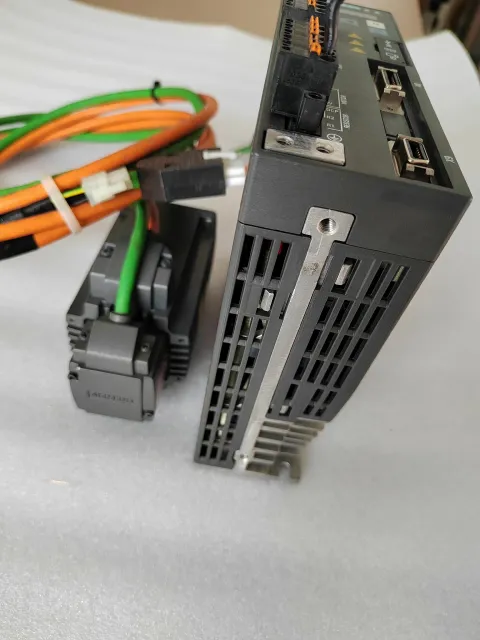 Siemens 6SL3210-5FB10-4UF1 + 1FL6034-2AF21-1AA1 Motor & Drive Component product photo 7
