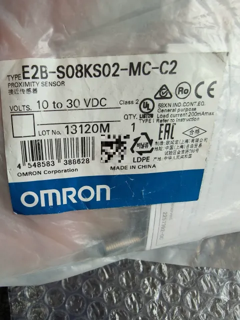 Omron E2B-S08KS02-MC-C2 / E2B-S08KS02-WP-B1 2M Industrial Sensor product photo 1