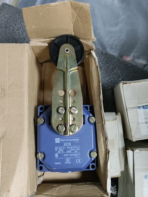 Telemecanique / Schneider Electric XCRA15 / 065204 Industrial Sensor product photo 2