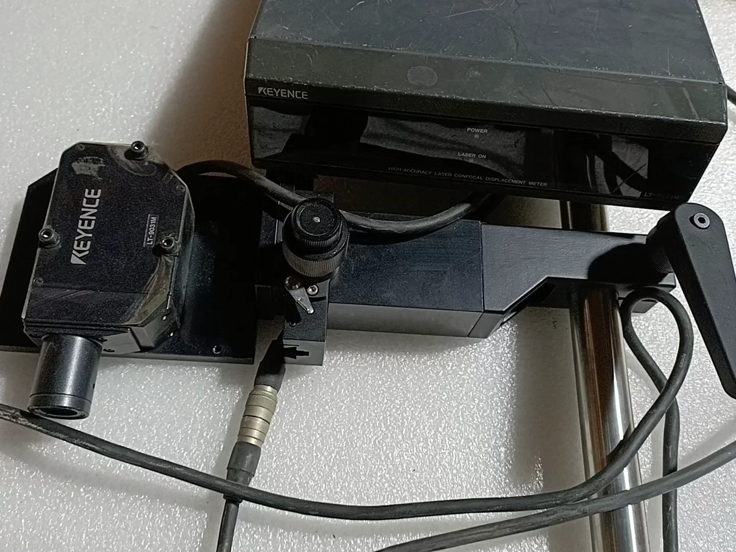 KEYENCE LT-9030 / LT-9501H Industrial Sensor product photo 1