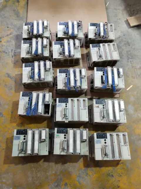 Schneider Electric TSXDMZ28DT PLC Module — product photo 18 of 18