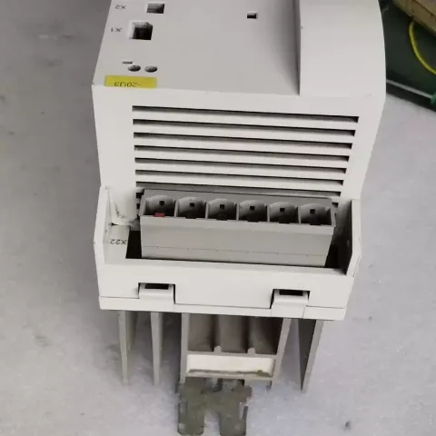 Lenze ECSEE020C4B / ECSEE020C4B000XX1A30 Motor & Drive Component product photo 4