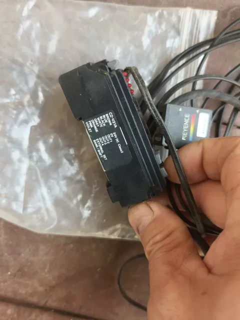 KEYENCE CZ-V21A; CZ-H32 Industrial Sensor product photo 2