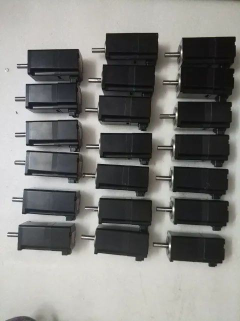 Yaskawa SGMJV-01ADA61 Motor & Drive Component — product photo 4 of 8