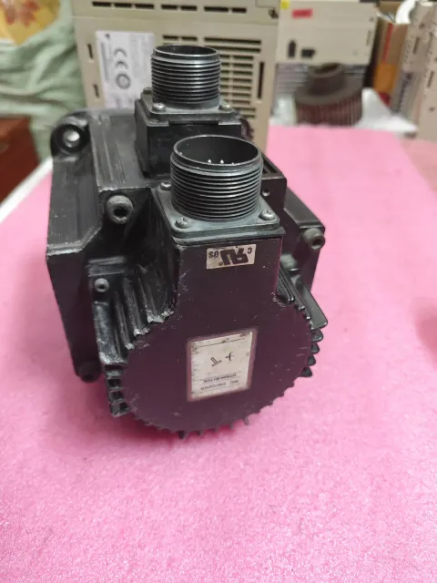Yaskawa SGDM-10ADA-V + SGMGH-09ACA61 Motor & Drive Component — product photo 2 of 15