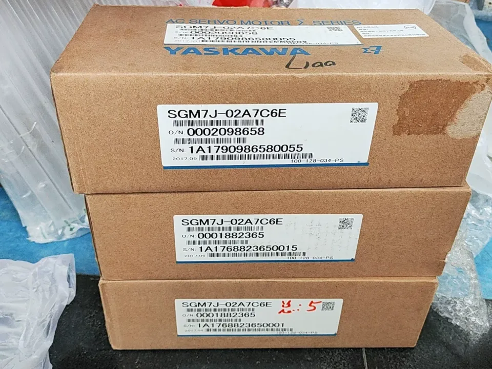 Yaskawa SGM7J-02A7C6E Motor & Drive Component — product photo 1 of 6