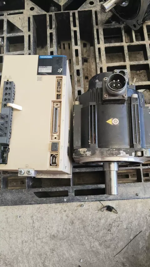 Yaskawa SGD7S-120A00A002; SGM7G-13AFC61 Motor & Drive Component product photo 2
