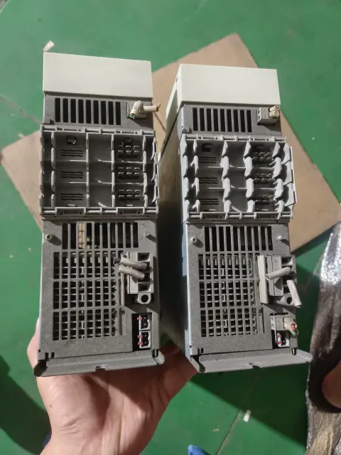 Siemens 6SE7024-1EP85-0AA1 Power Electronics Module product photo 5