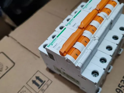 Schneider Electric EA9AN2C32 Industrial Automation Component product photo 4