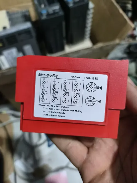 Allen-Bradley / Rockwell Automation 1734-IB8S I/O Module product photo 3