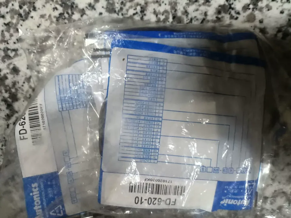 Autonics FD-620-10 Industrial Sensor — product photo 1 of 2
