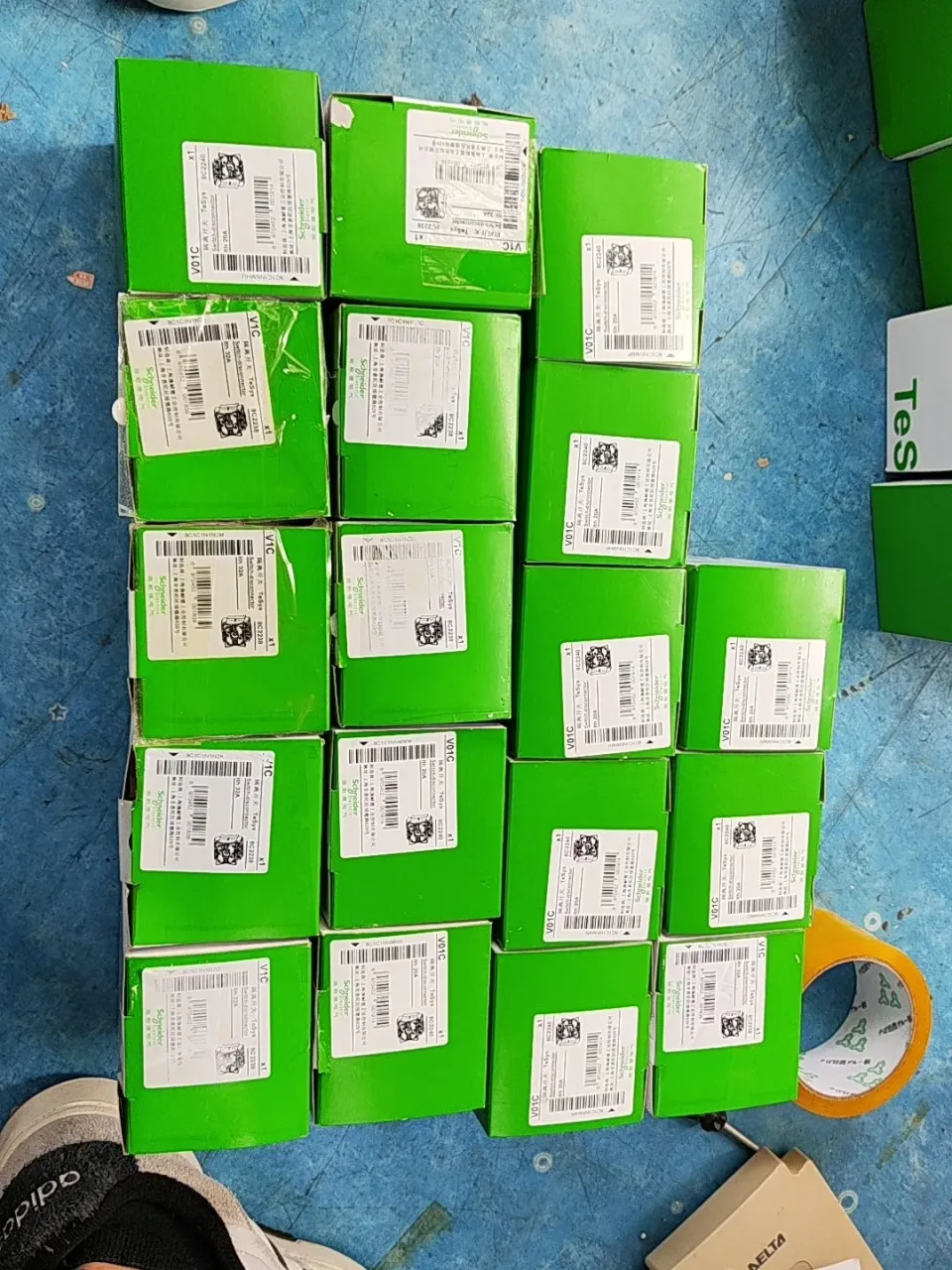 Schneider Electric V01C Industrial Sensor product photo 1