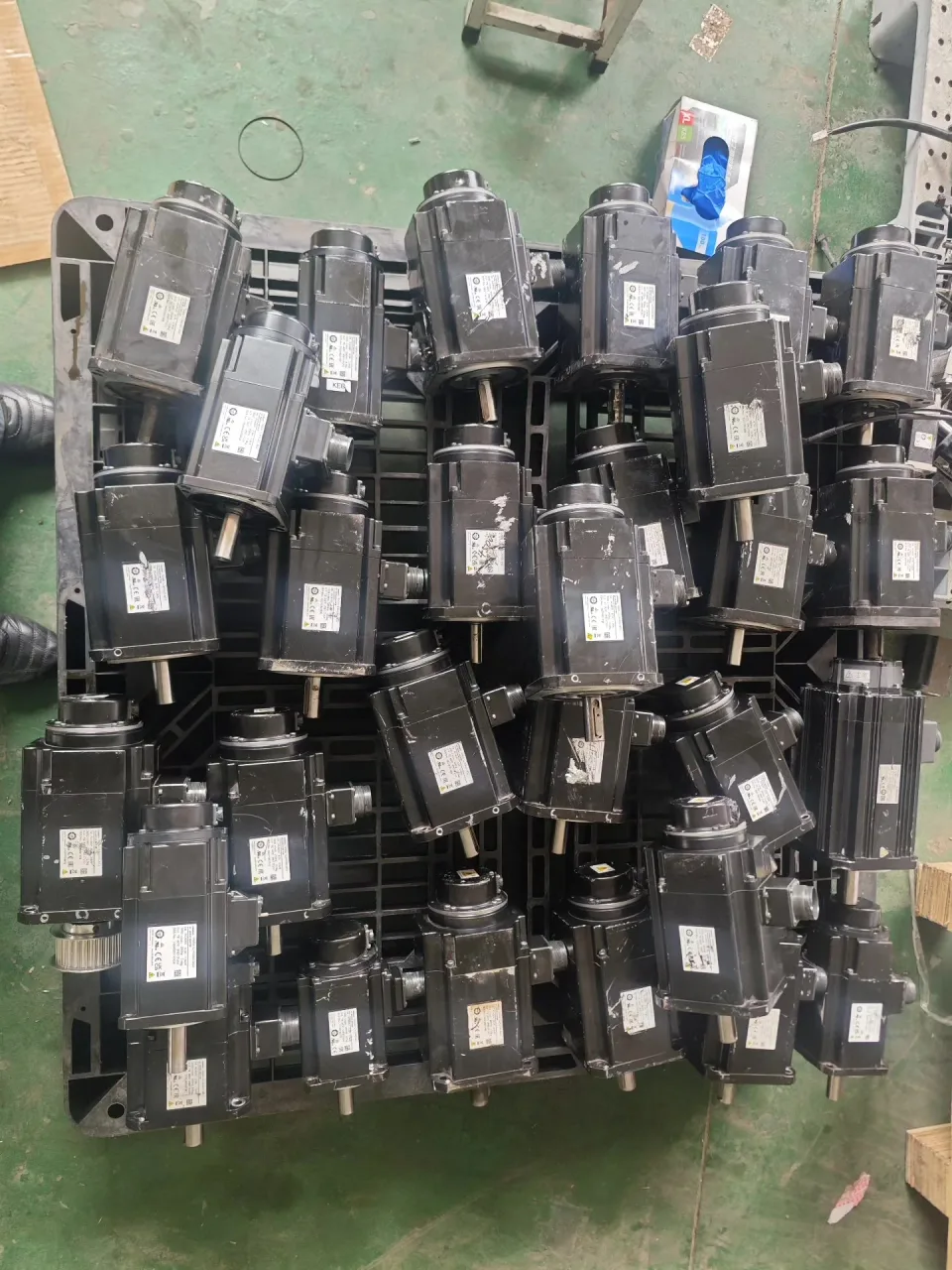 Omron R88M-1L2K030C-BS2 / R88M-K5K030F-BS2-Z / R88M-1L3K030C-BS2 Motor & Drive Component product photo 1