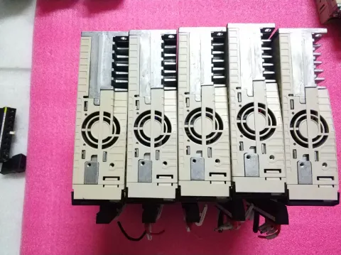 Yaskawa SGDV-1R6A11A Motor & Drive Component — product photo 2 of 11