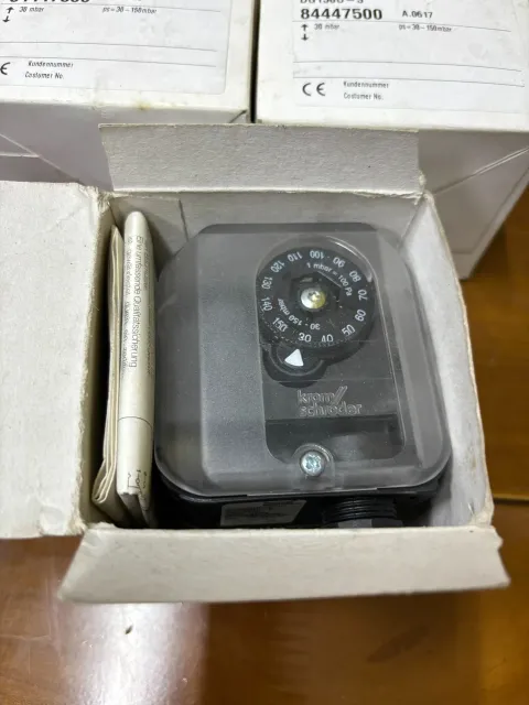 White Label DG150U-3 / 84447500 Industrial Sensor product photo 2