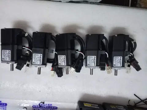Mitsubishi Electric HC-KFS13 Motor & Drive Component — product photo 3 of 7