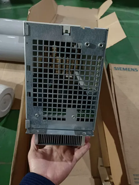 Siemens 6SN1124-1AA00-0EA2 Motor & Drive Component — product photo 5 of 16
