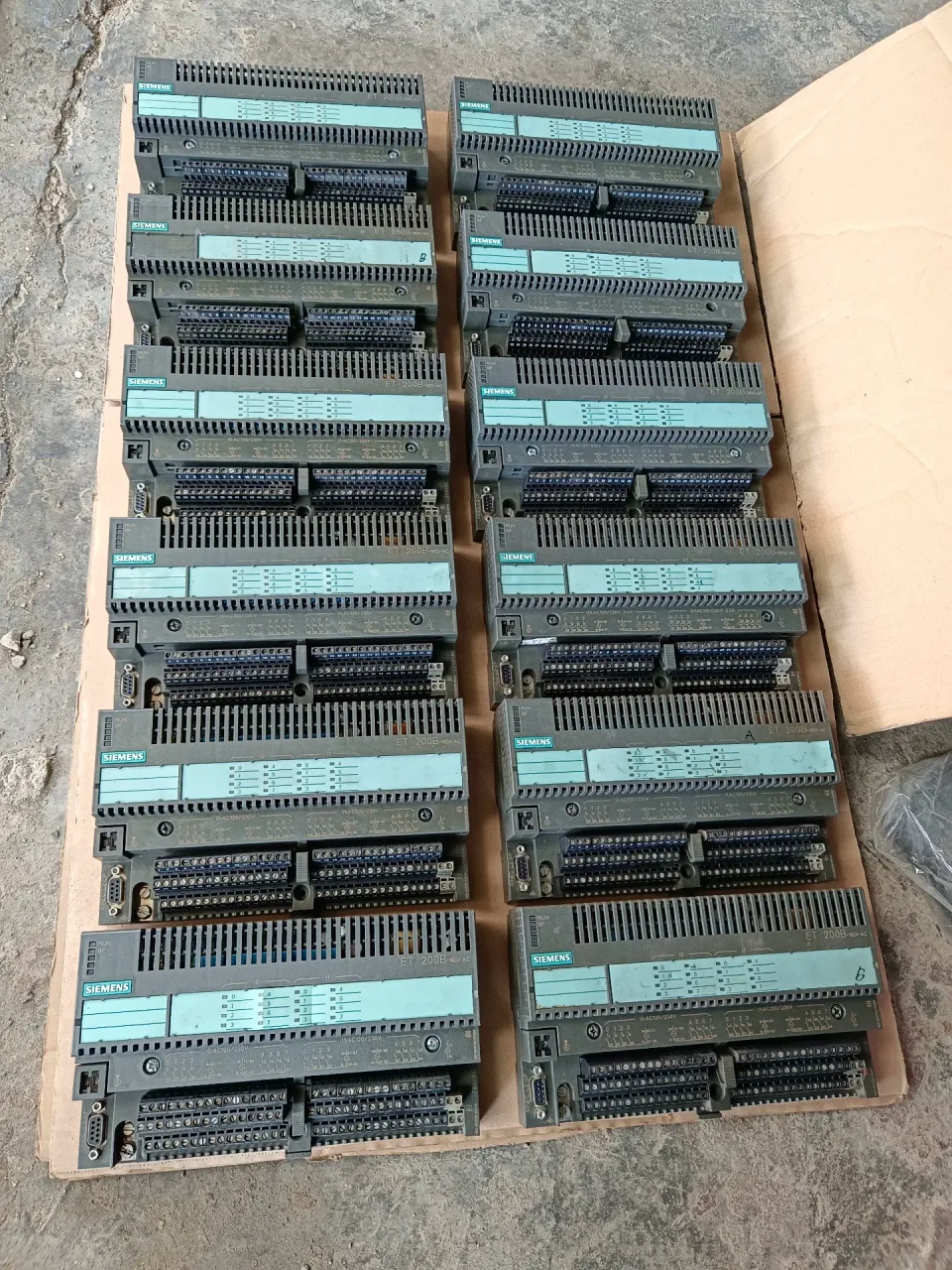 Siemens 6ES7131-0HF00-0XB0 + 6ES7193-0CC10-0XA0 Industrial Automation Component product photo 1