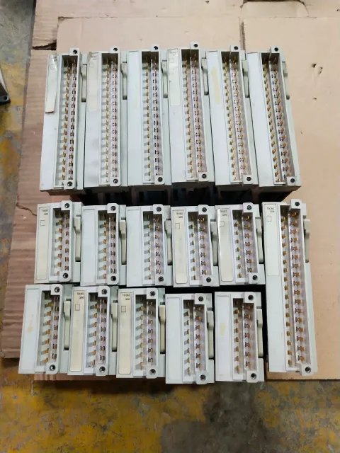 Schneider Electric TSXDMZ28DT PLC Module — product photo 17 of 18