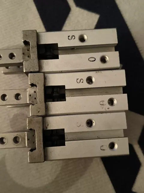 SMC MHZ2-20D Industrial Automation Component — product photo 12 of 14