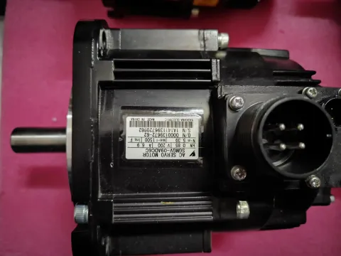 Yaskawa SGDV-7R6A11A002000 / SGMGV-09ADC6C Motor & Drive Component product photo 3