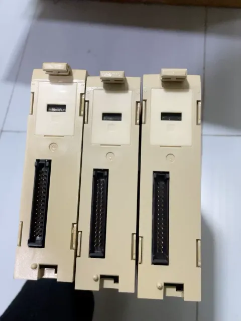 OMRON C200H-OC224 PLC Module — product photo 10 of 10