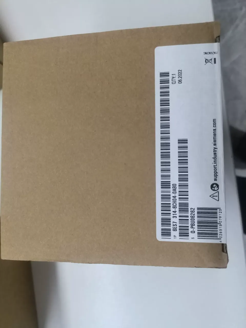 Siemens 6ES7314-6CH04-0AB0 PLC Module — product photo 1 of 5