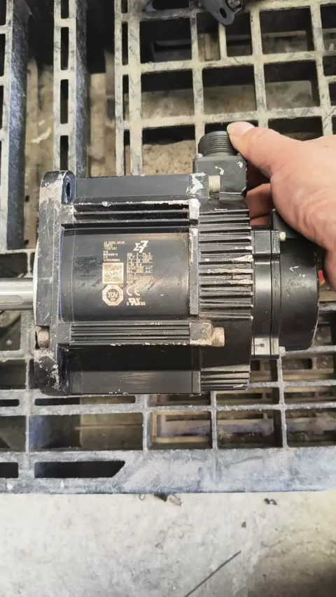 Yaskawa SGD7S-120A00A002; SGM7G-13AFC61 Motor & Drive Component product photo 6