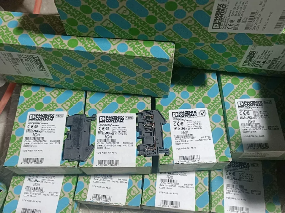 Phoenix Contact ST 1,5-TWIN BK / 3037300 Industrial Automation Component product photo 1